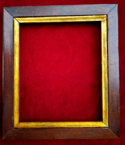 cornice in noce massello con filetto dorato XIX° sec. cm. 30 x 25
